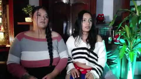 Independent model online show from August 14, 2:37 am
