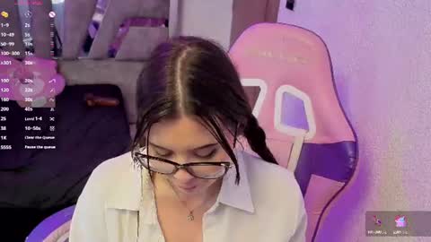 destinya_ online show from August 11, 11:18 pm