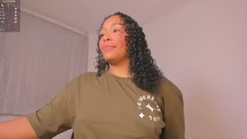 desty_y online show from August 18, 1:33 am