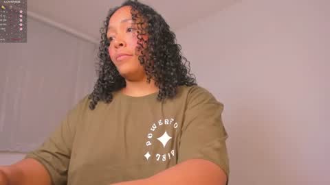 desty_y online show from August 18, 2:39 am