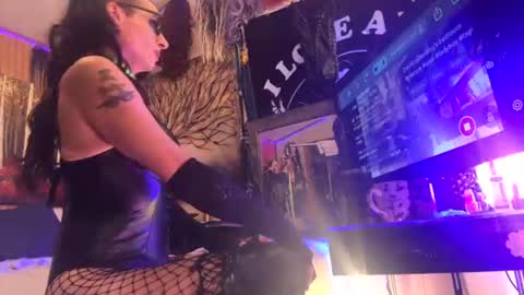 devilinsidedaisy online show from August 6, 12:26 pm