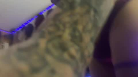 devilinsidedaisy online show from August 12, 7:33 am