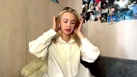 hunny online show from August 10, 8:27 am