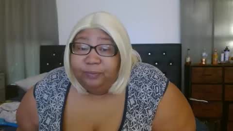 diamondbbwqueen online show from April 26, 9:55 pm