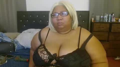diamondbbwqueen online show from May 1, 2:37 am