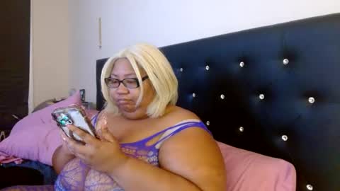 diamondbbwqueen online show from August 9, 11:50 pm