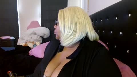 diamondbbwqueen online show from August 16, 9:19 pm