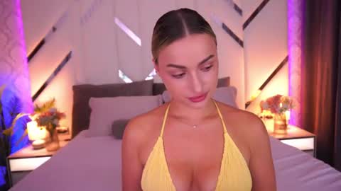 diana_nova online show from August 15, 8:18 am