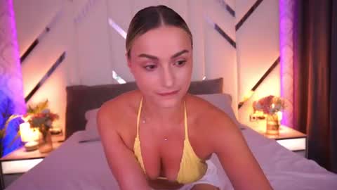 diana_nova online show from August 15, 10:30 am