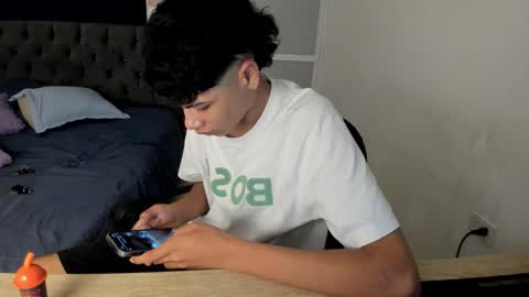 dick_master17 online show from April 18, 8:07 pm