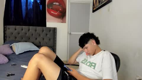 dick_master17 online show from April 18, 9:13 pm