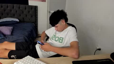 dick_master17 online show from April 18, 11:14 pm