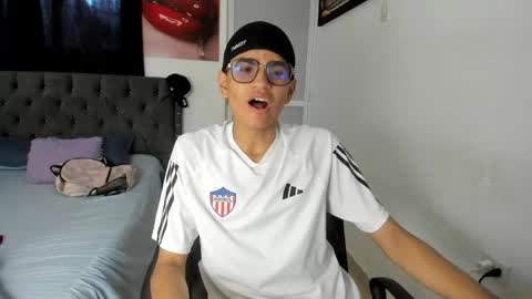 dick_master17 online show from May 7, 6:31 pm