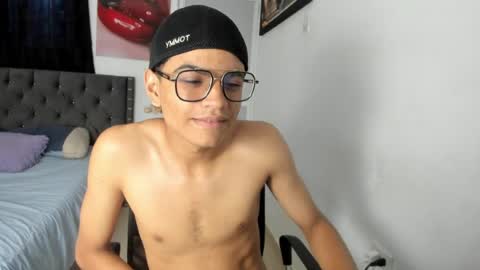 dick_master17 online show from May 9, 8:44 pm