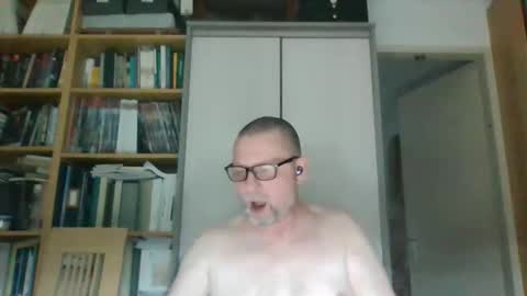 dierenfeld online show from April 1, 2:42 am