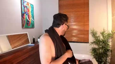 Difazzio Smith online show from August 13, 8:06 am