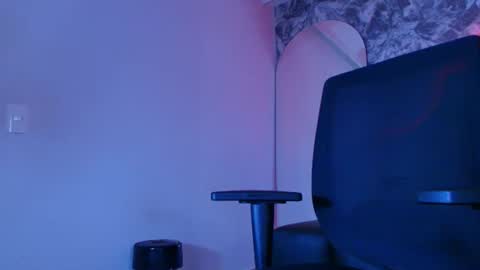 dilanmiller_ online show from August 12, 10:12 pm