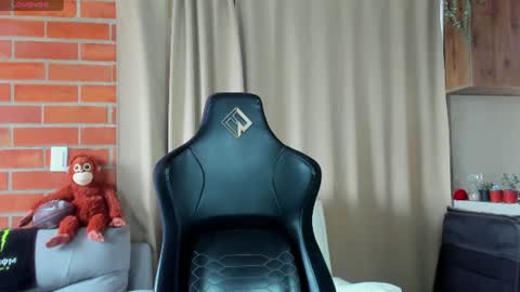 dimitricaruso online show from August 4, 9:45 pm