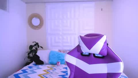 DINA online show from August 12, 7:38 pm