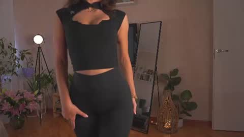 Dina online show from August 7, 1:44 pm