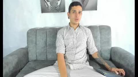 dirtyandsweet_ online show from August 12, 2:19 pm