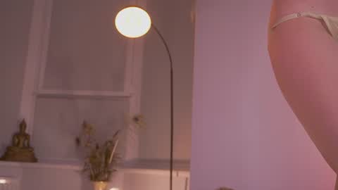 divine_lights online show from August 15, 12:03 am