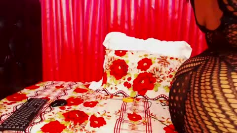 divinebooty93 online show from August 9, 10:27 am