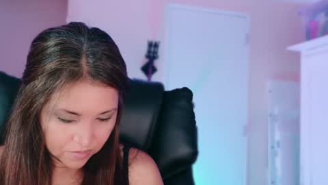 DivineLynn online show from July 20, 5:05 pm