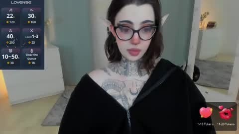 dixipixi_ online show from August 6, 10:14 am