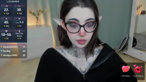 dixipixi_ online show from August 6, 12:26 pm