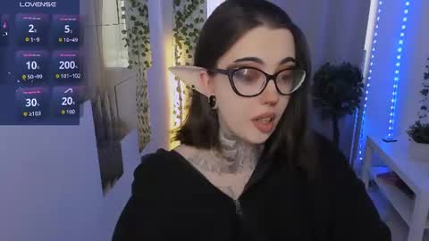 dixipixi_ online show from August 7, 5:51 am