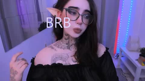 dixipixi_ online show from August 7, 8:03 am
