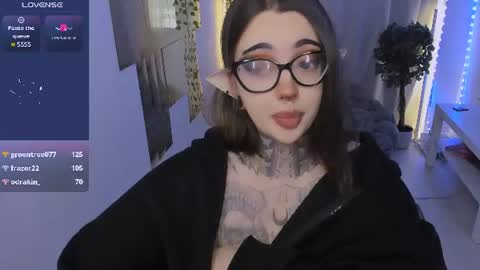 dixipixi_ online show from August 7, 11:21 am
