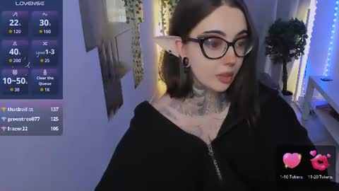 dixipixi_ online show from August 7, 1:33 pm