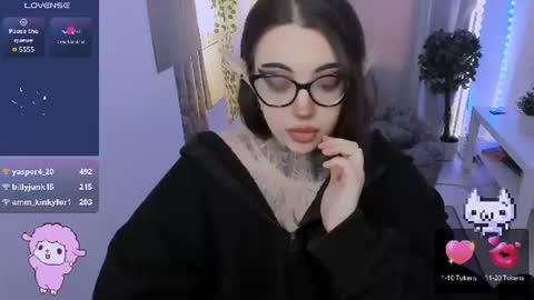 dixipixi_ online show from August 8, 9:31 am