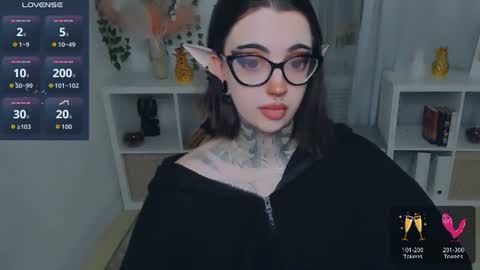 dixipixi_ online show from August 9, 6:36 am