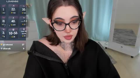 dixipixi_ online show from August 13, 1:58 pm
