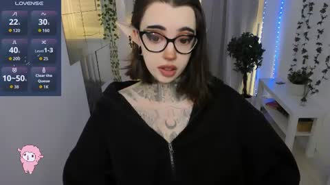 dixipixi_ online show from August 14, 5:44 am