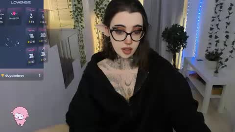 dixipixi_ online show from August 14, 7:56 am
