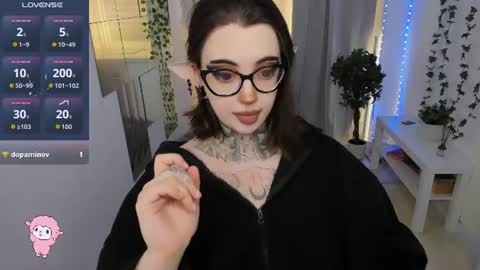 dixipixi_ online show from August 14, 9:02 am