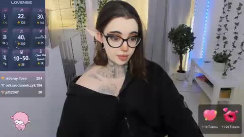 dixipixi_ online show from August 14, 2:32 pm
