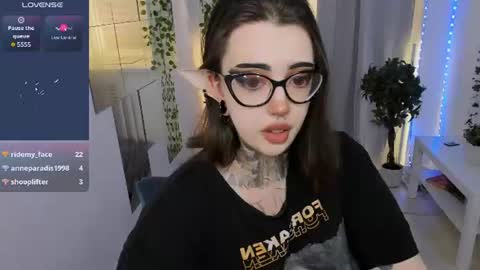 dixipixi_ online show from August 15, 7:56 am