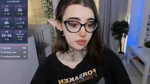 dixipixi_ online show from August 15, 9:02 am