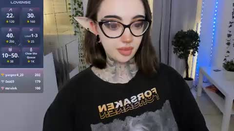 dixipixi_ online show from August 15, 1:26 pm