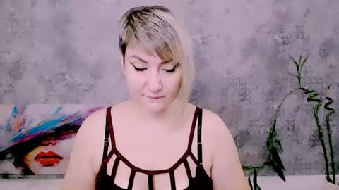 djullia online show from August 16, 5:00 am
