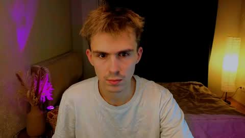 Robert online show from May 4, 7:37 pm
