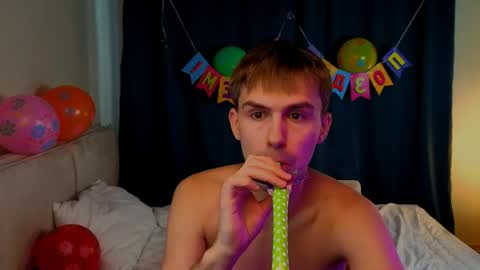 Robert online show from May 8, 11:12 am