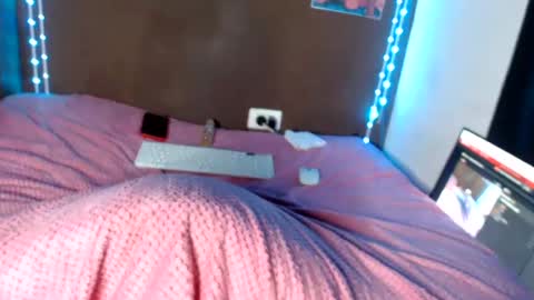 doeschi_fox online show from August 6, 1:59 am