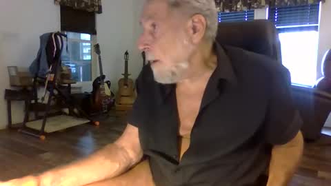 dogluc7 online show from April 25, 8:04 pm