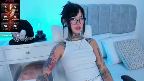 doll  bella online show from August 4, 7:00 pm
